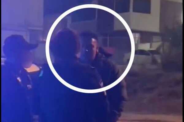De acuerdo a videos que se difundieron en redes sociales, se vio al uniformado Policía Estatal golpeando a la su expareja en la Calera