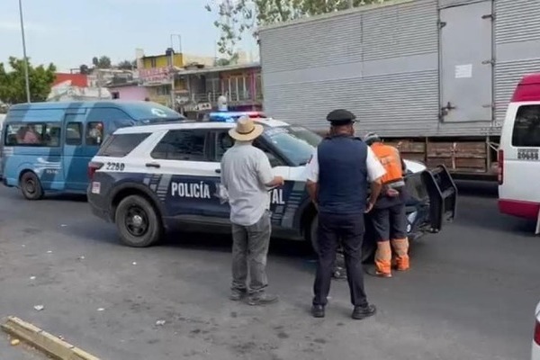 El limpiaparabrisas fue trasladado a un Hospital para su valoración y la unidad del Servicio de Limpia se llevó a instalaciones de Tránsito