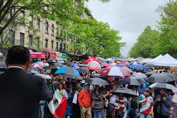 Alrededor de 20 mil poblanos salieron a las calles de Nueva York para los festejos del 5 de mayo