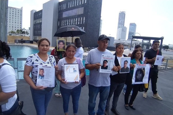 Armenta se reúne con miembros de Voz de los Desaparecidos en Puebla; no nos prometieron espejitos Núñez