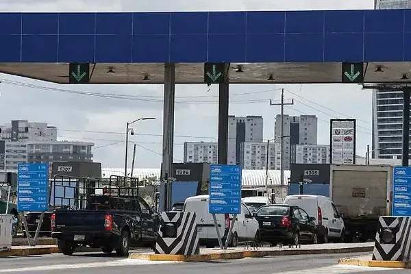 Podría implementarse un lector digital de placas, a través del cual se haría el cobro de las casetas con la captura de matrícula