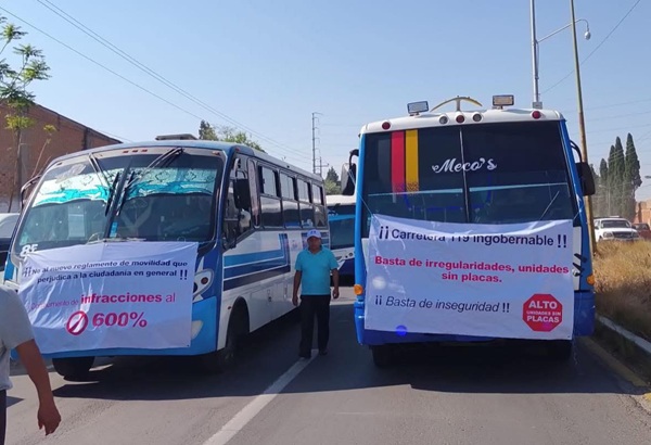 Caos en Tlaxcala por manifestación de transportistas: paran servicio y bloquean vialidades