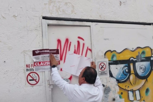 Clausura Ayuntamiento de Puebla Muñemiches de CU tras agresión a cliente