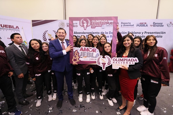 Después de 13 años, Puebla regresa a competencias CONADE; Armenta, abandera Delegación