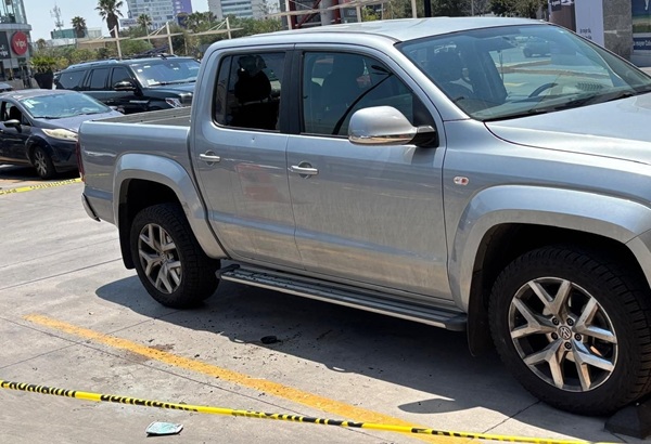Dos cuentahabientes sufren asalto violento en sucursal bancaria de la plaza Vía San Ángel de Vía Atlixcáyotl