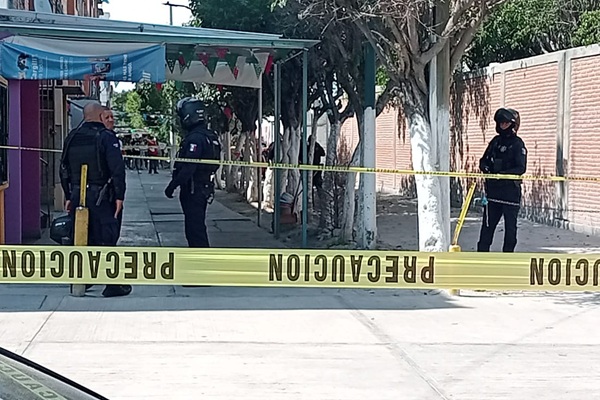 Ejecutan a balazos a un hombre frente a iglesia del Infonavit El Riego, en Tehuacán