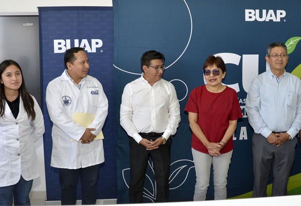 Entrega Rectora Lilia Cedillo 50 microscopios para laboratorios en CU2