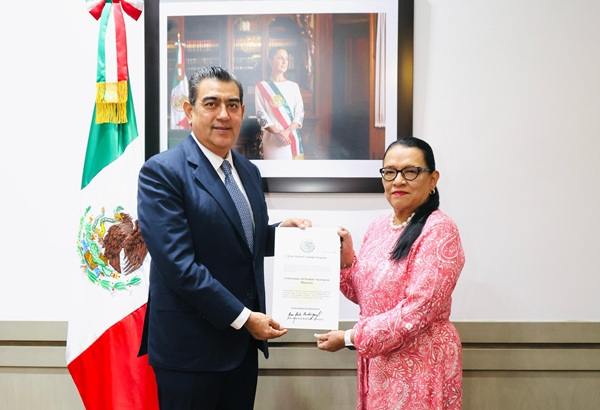 Exgobernador de Puebla, Sergio Salomón, recibe nombramiento como titular del Instituto Nacional de Migración (INM)