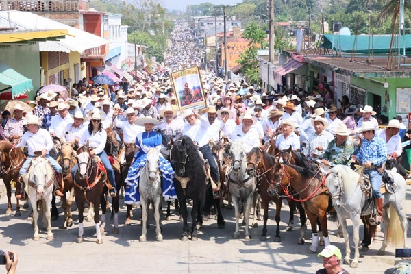 Gobernador Armenta se une a la cabalgata más grande en honor a San Isidro Labrador