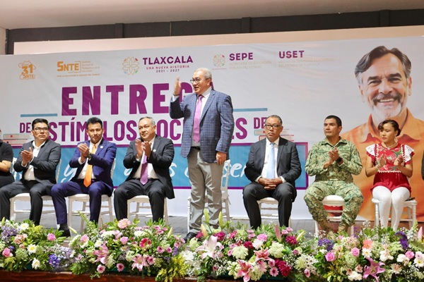 Gobierno del Estado reconoce a maestros tlaxcaltecas de la sección 31 del SNTE
