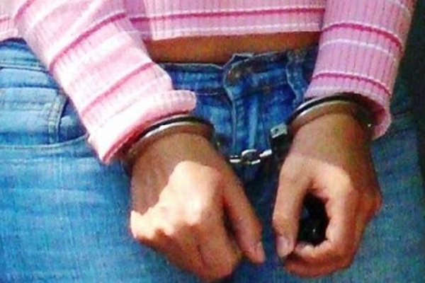 Hija del ex edil de Amozoc es detenida junto a líder delincuencial por elementos de FGE Puebla, Marina y Defensa
