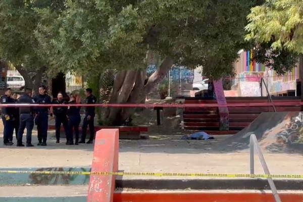 Hombre muere al golpearse la cabeza cuando intentó colgarse en una árbol del parque Xonaca, en Puebla