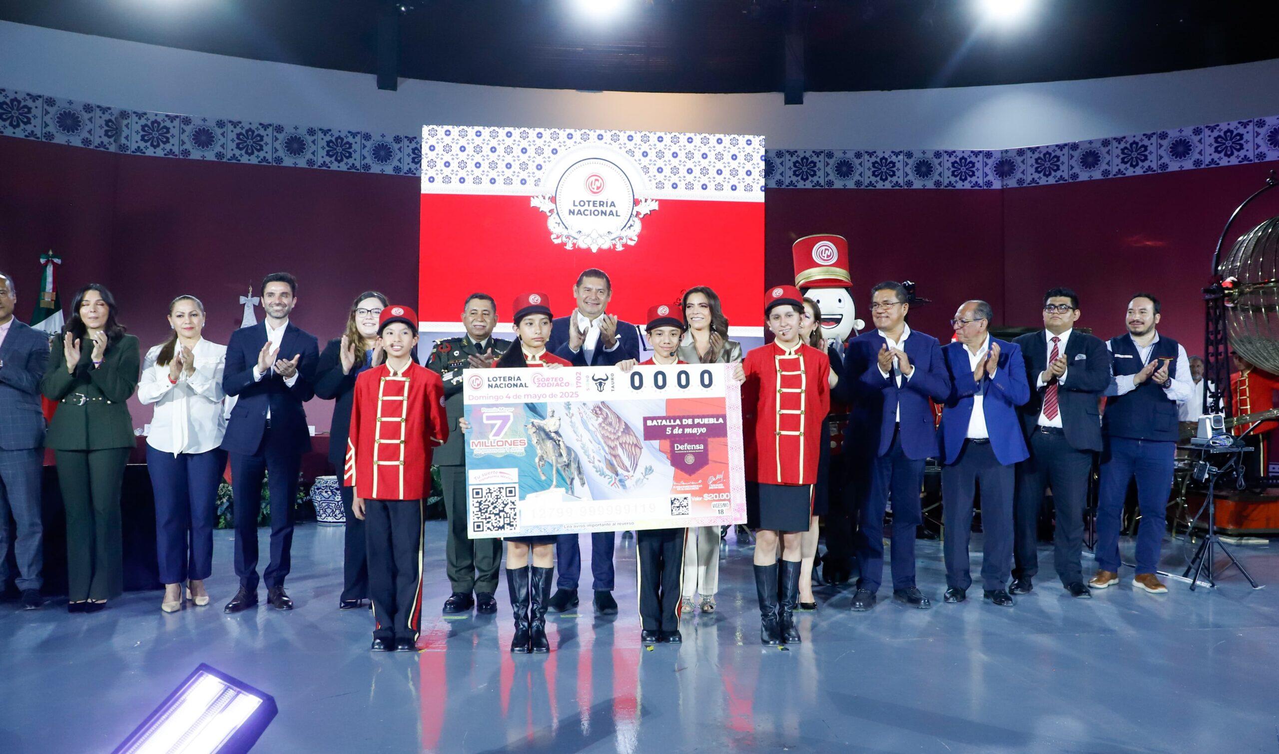 El 5 de Mayo une a todas y todos y en el que Puebla representa el corazón de la patria, dijo el gobernador Armenta en el Sorteo Zodiaco 