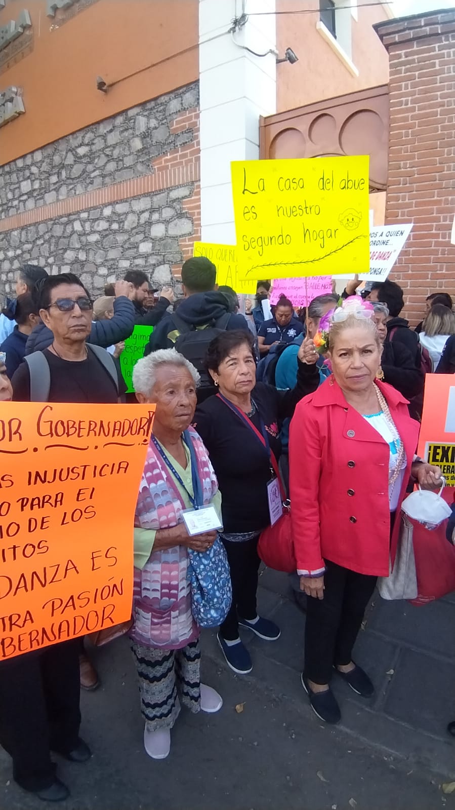 Denunciaron la presunta falta de servicios básicos como agua, malos tratos y la negativa de la coordinadora de la Casa del Abue