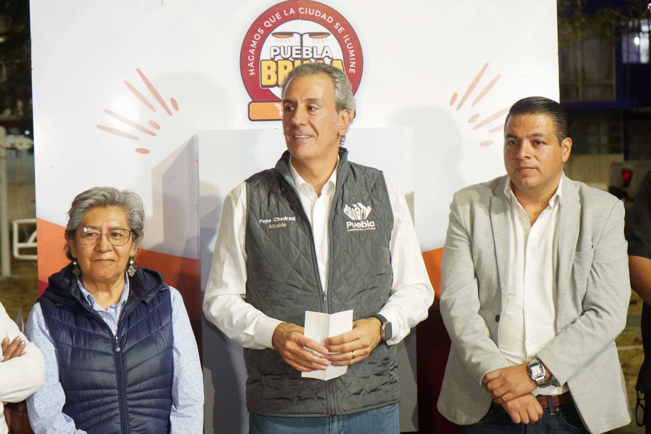 Chedraui entregó el alumbrado público modernizado con tecnología LED en el fraccionamiento Maravillas, garantizando calles seguras y modernas