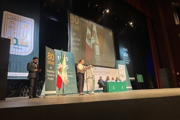 El pasado viernes, María Magdalena Tinajero, delegada del IMSS en Puebla, celebró el 80 aniversario asumiendo compromisos de mejora