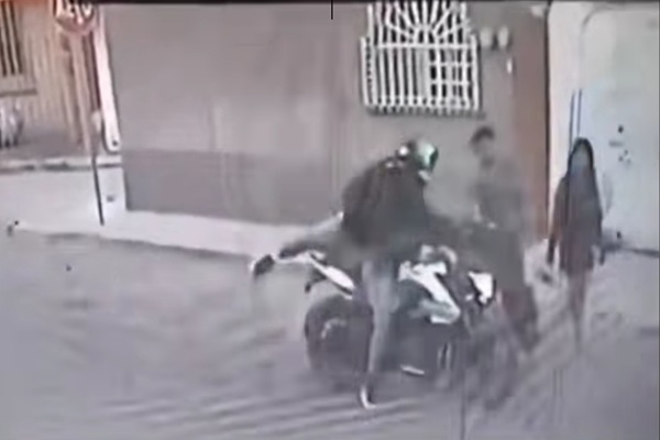 Joven es apuñalado durante asalto en colonia Universidades; estudiantes BUAP convocan a marchas