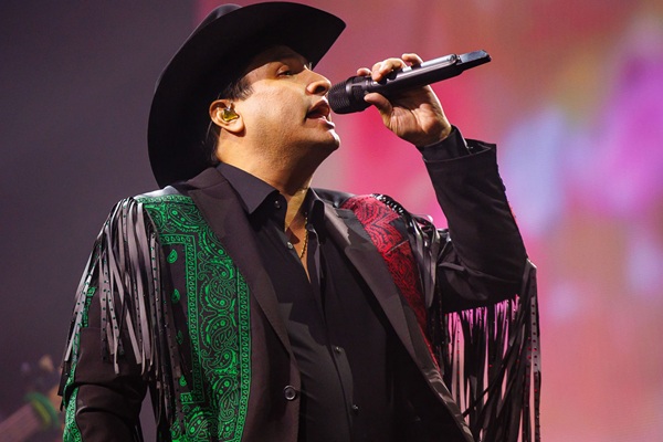 Julión Álvarez pospone conciertos en Texas por cancelación de visas de trabajo
