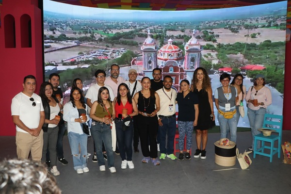 Personal del Senado de la República visita Feria de Puebla