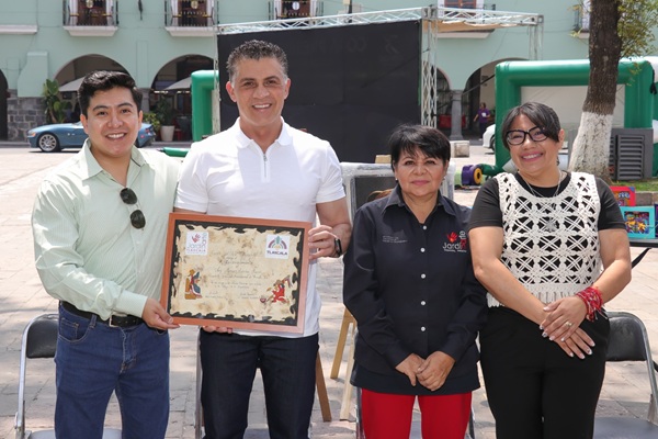 Reconoce asociación Jardín del Arte al presidente Alfonso Sánchez