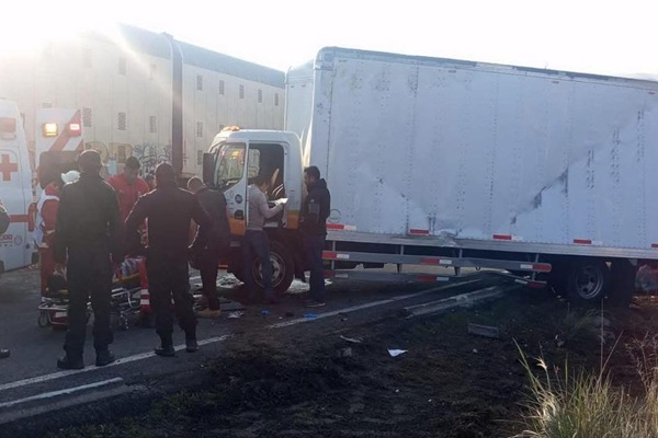 Tren embiste camión de carga sobre la carretera Huamantla-El Carmen Xalpatlahuaya; hay un lesionado