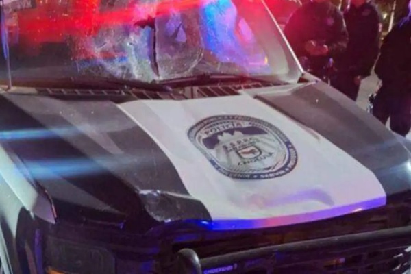 Vecinos de San Andrés Cholula vandalizan patrullas y golpean a policias durante intento de linchamiento