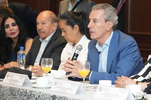 Chedraui ,junto los demás integrantes, participó activamente en los trabajos encaminados a enriquecer la agenda nacional de la AALMAC