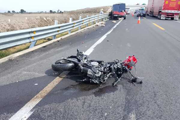 La Fiscalía del Estado quedó a cargo del levantamiento del cadáver del agente de la SSP y esclarecer el accidente en la autopista