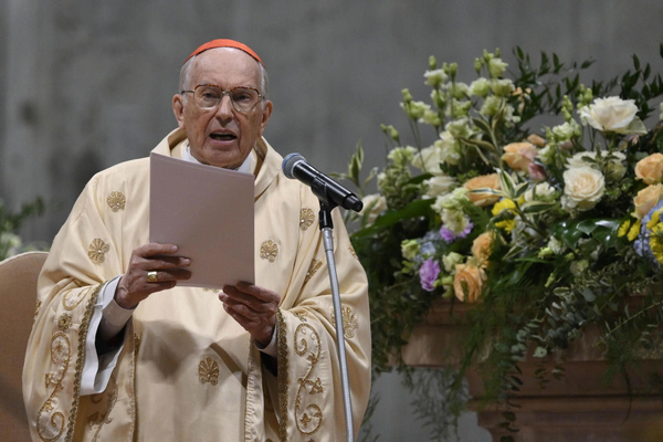 El cardenal Giovanni Battista Re pronunció la homilía de la Misa “pro eligendo Pontifice", la cual es la antesala del Cónclave