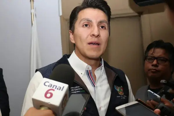 Mora Velázquez, contralor en la administración del ex gobernador Omar Fayad, fue acusado por la triangulación de 500 mdp de recursos públicos