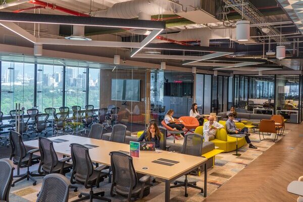Hay al menos 390,000 m² de espacios de coworking en México y el 90% de ellos se concentra en Ciudad de México, Monterrey y Guadalajara
