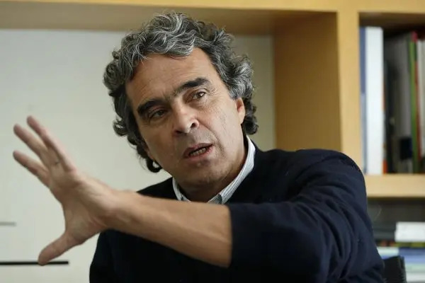 Durante su participación en el evento ActúaTec 2025, Fajardo ofreció una masterclass sobre el liderazgo transformador en tiempos de desafíos