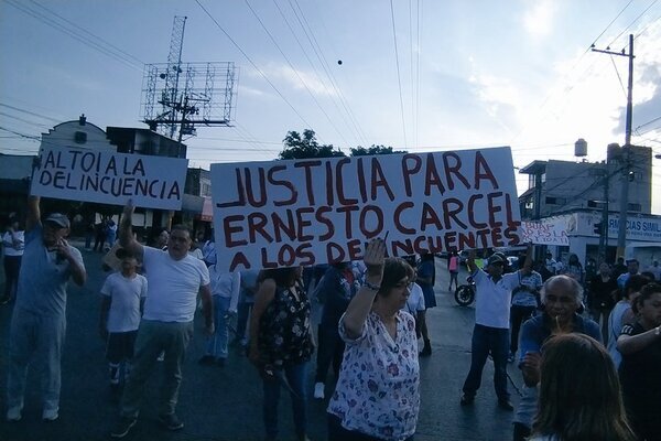 “¡Justicia para Ernesto!”, gritan en marcha habitantes de colonia Universidades