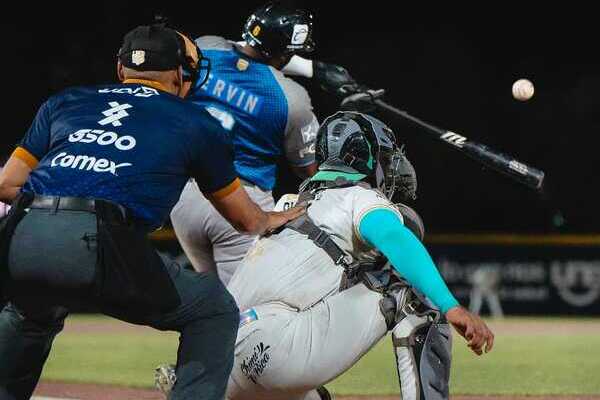 Estamy Ureña y Fernando Lozano, le dieron el triunfo a los Pericos de Puebla por pizarra de 11-8 sobre los Bravos de León en el 3er juego