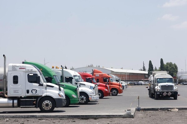 Un recorrido realizado en la central de abasto de Pemex, se pudo constatar la escasa salida de pipas para surtir a las estaciones de servicio de Puebla