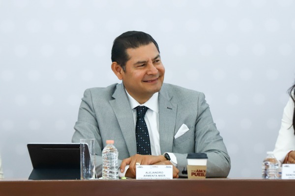 Presenta denuncias ante FGE contra funcionarios del Registro Público por cobros indebidos