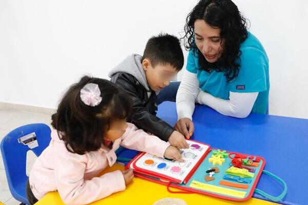 A través de Atención a Personas con Discapacidad, el Sedif Tlaxcala brinda atención en las UBRS, entregan apoyos funcionales, y rehabilitación