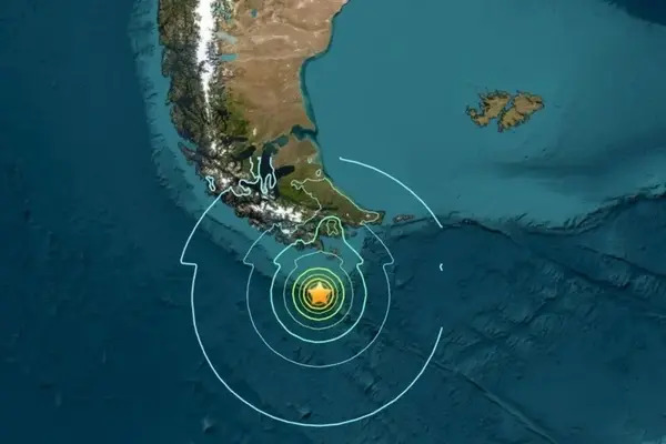 Debido al terremoto de magnitud 7,5 que se registró este viernes en las costas de Chile se decretó una alerta de tsunami y piden evacuaciones