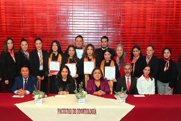 19 Gradúa Odontología UATx a nuevos especialistas odontopediatras