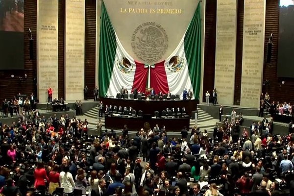 A punto de los golpes entre PRI y PT, diputados aprueban Ley de la Guardia Nacional