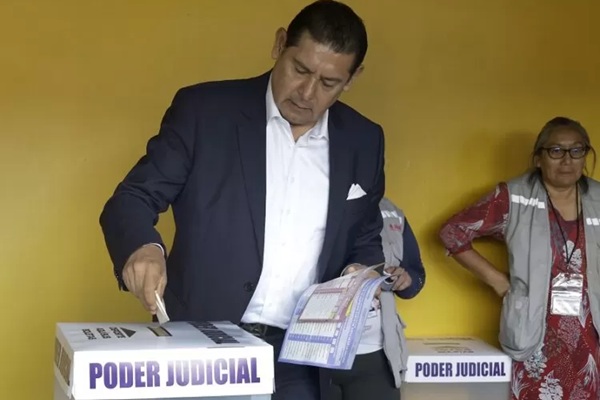 Alejandro Armenta cumple con votación judicial