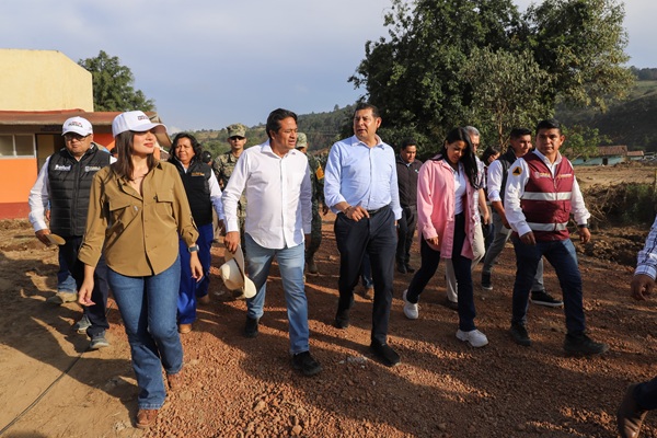 Armenta supervisa entrega de apoyos a 136 personas afectadas y la rehabilitación de 70 viviendas en Ajolotla