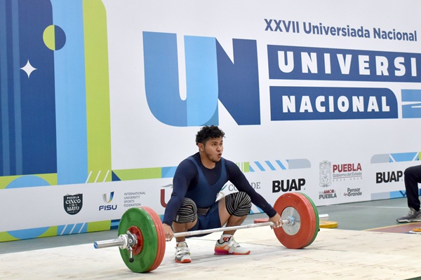 BUAP | Atletas de levantamiento de pesas obtienen cinco medallas