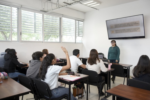 BUAP | Reconocen el trabajo y compromiso de las y los docentes hora clase