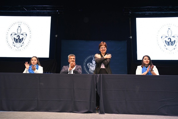 BUAP | Rectora Lilia Cedillo preside ceremonias de graduación en el CCU