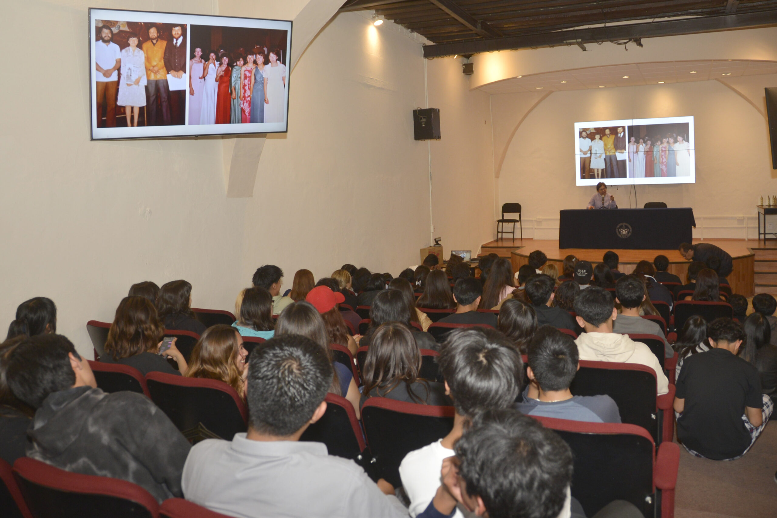 En este evento la "Noche con las estrellas", los alumnos participaron en diversas actividades de divulgación científica