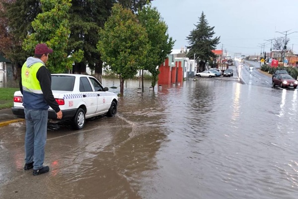 CEPC Tlaxcala atiende afectaciones por lluvia en Calpulalpan