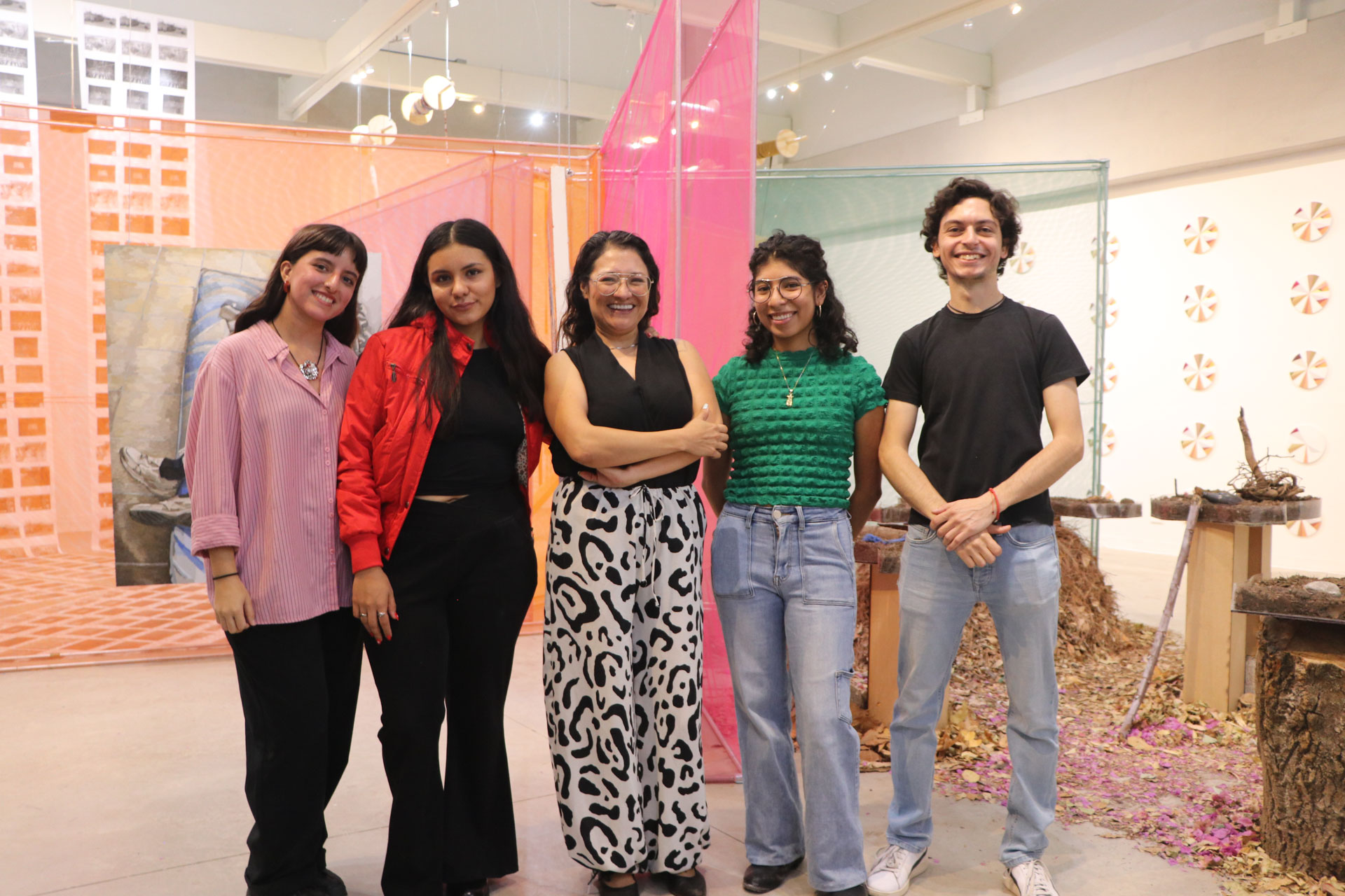 (Contra)literal explora la necesidad del descanso en contextos laborales, los regímenes alimenticios en la cultura fitness, y la violencia