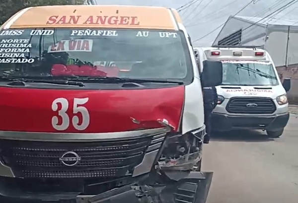 Choque entre unidad de transporte y tráiler deja más de una decena de heridos en Tehuacán
