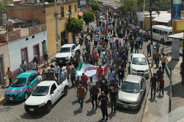 Comerciantes ambulantes de Tlaxcala, Veracruz y Estado de México vandalizan Atlixco y bloquean por horas accesos al Pueblo Mágico